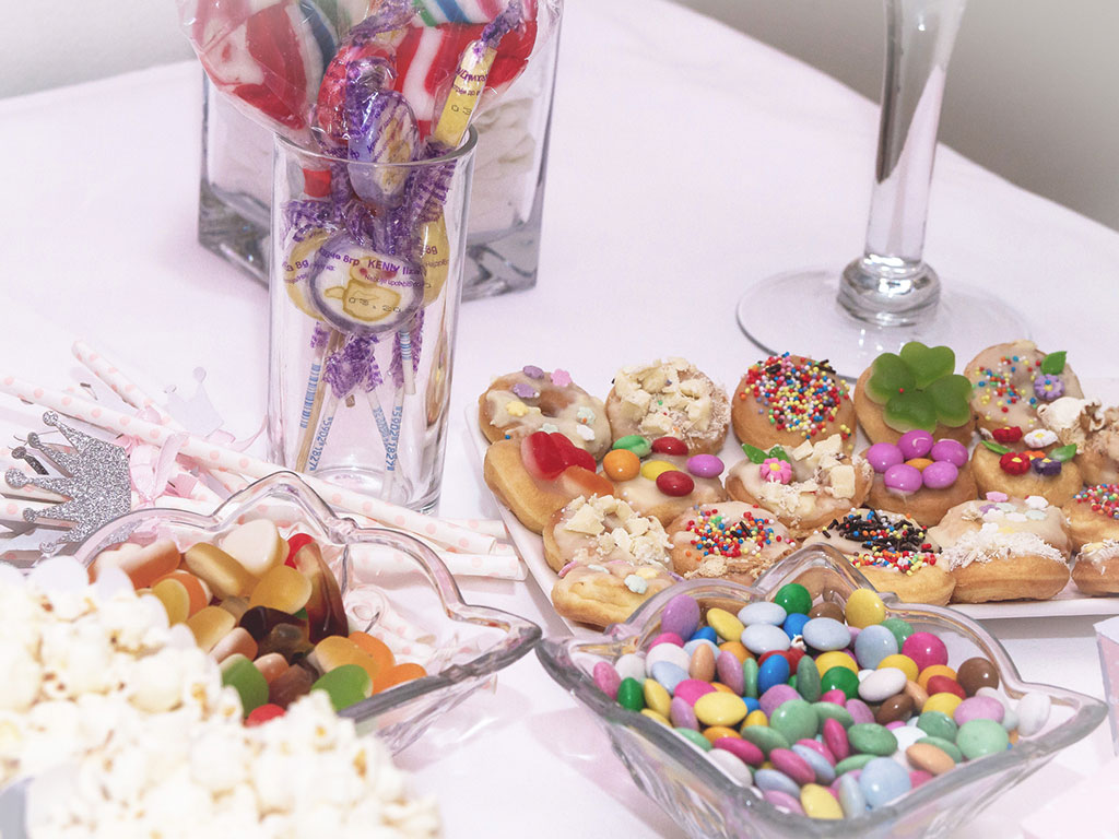 ¿Qué golosinas necesitas para la mesa de dulces ideal?